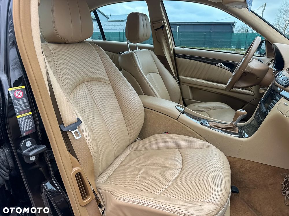 Mercedes-Benz Klasa E 500 4Matic Automatik Avantgarde - 34