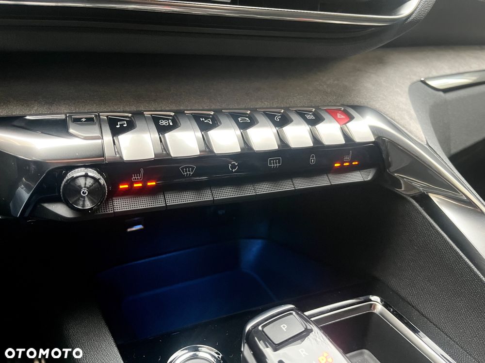 Peugeot 3008 225 e-EAT8 GT - 29