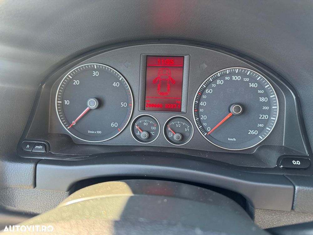 Volkswagen Golf - 28