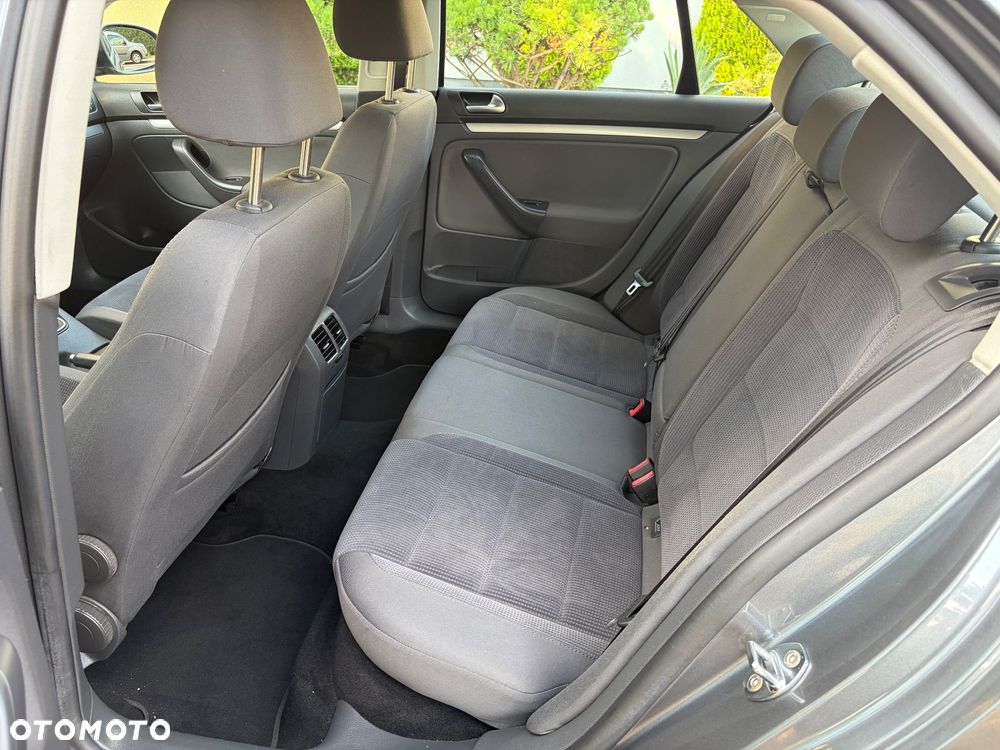 Volkswagen Jetta 1.6 Comfortline - 25