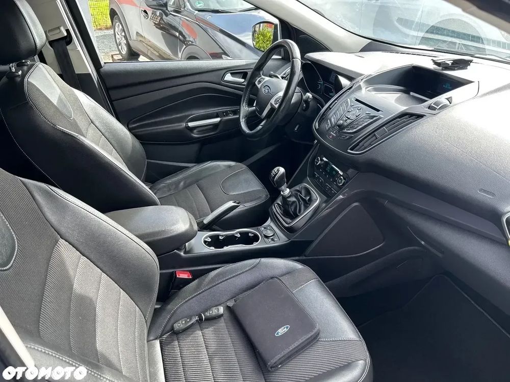 Ford Kuga 2.0 TDCi 2x4 Titanium - 16