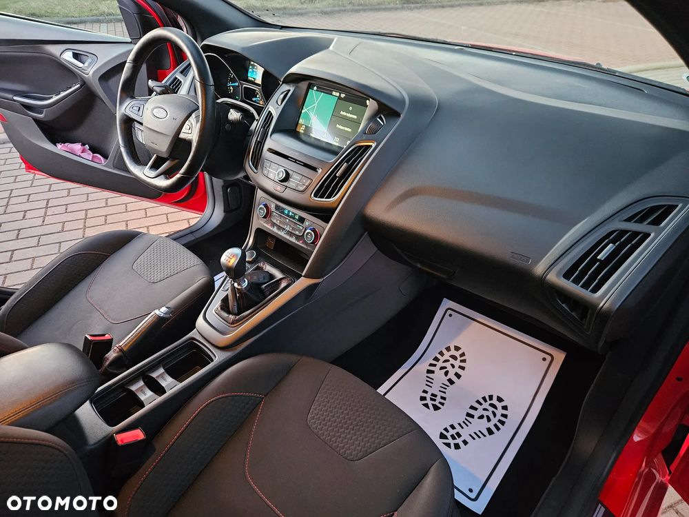 Ford Focus 1.5 EcoBoost ST-Line - 12