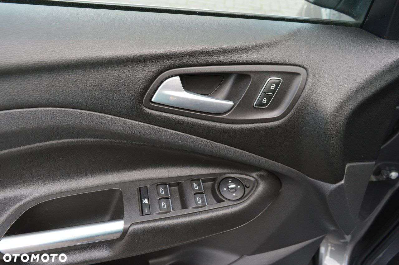 Ford Kuga - 36