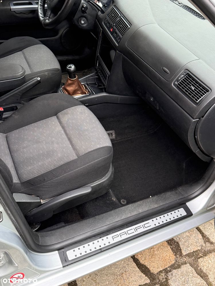 Volkswagen Golf - 10