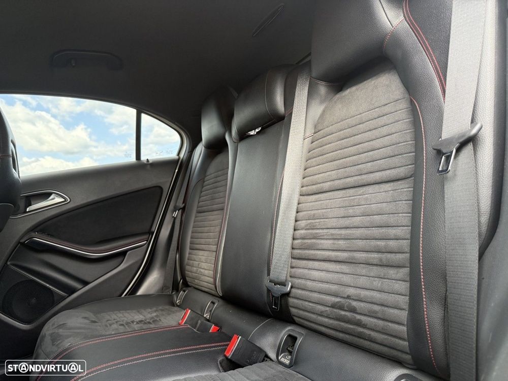 Mercedes-Benz A 180 d AMG Line - 12