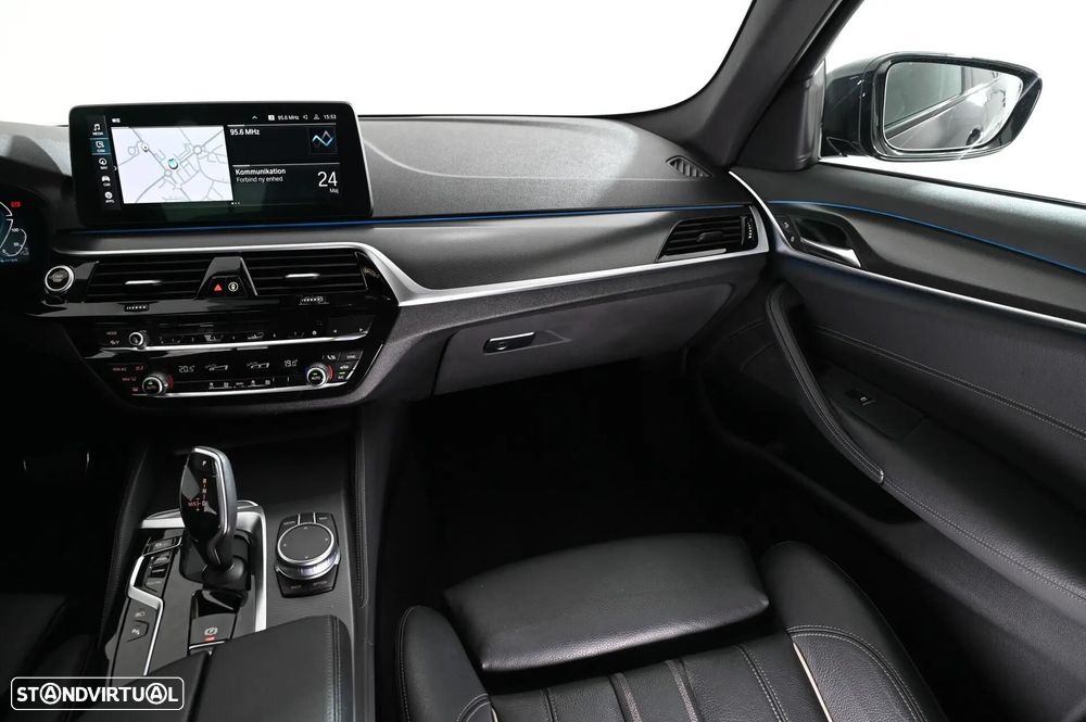 BMW 520 e Pack M - 16