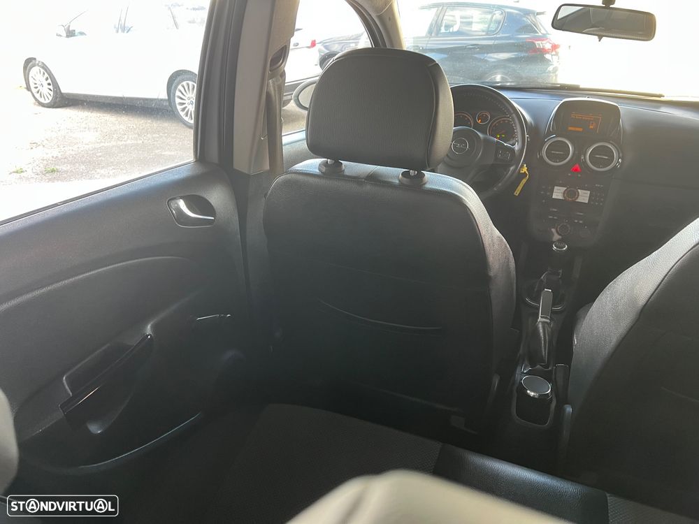 Opel Corsa 1.2 Cosmo - 28
