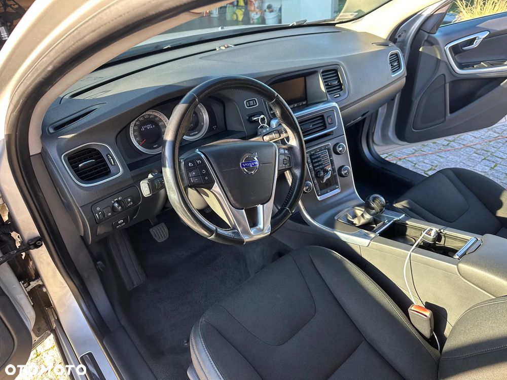 Volvo V60 D4 Momentum - 7