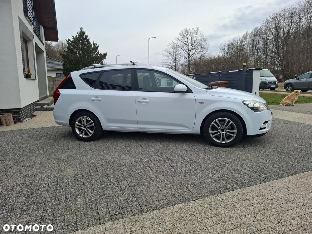 Kia Ceed - 4