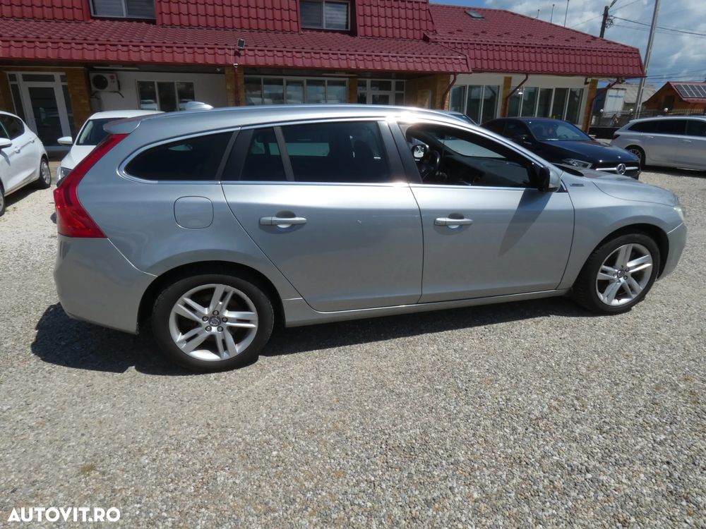 Volvo V60 D6 Plug-In-Hybrid AWD Geartronic Momentum - 8