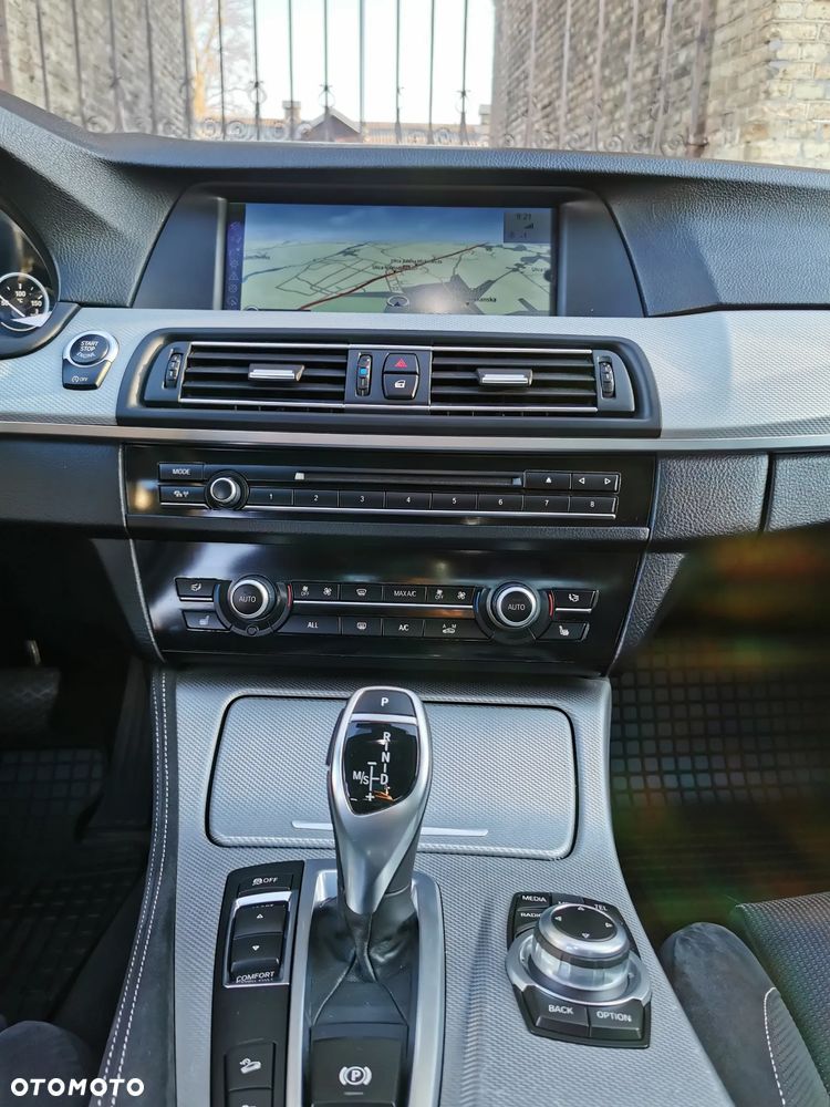 BMW Seria 5 525d xDrive - 31
