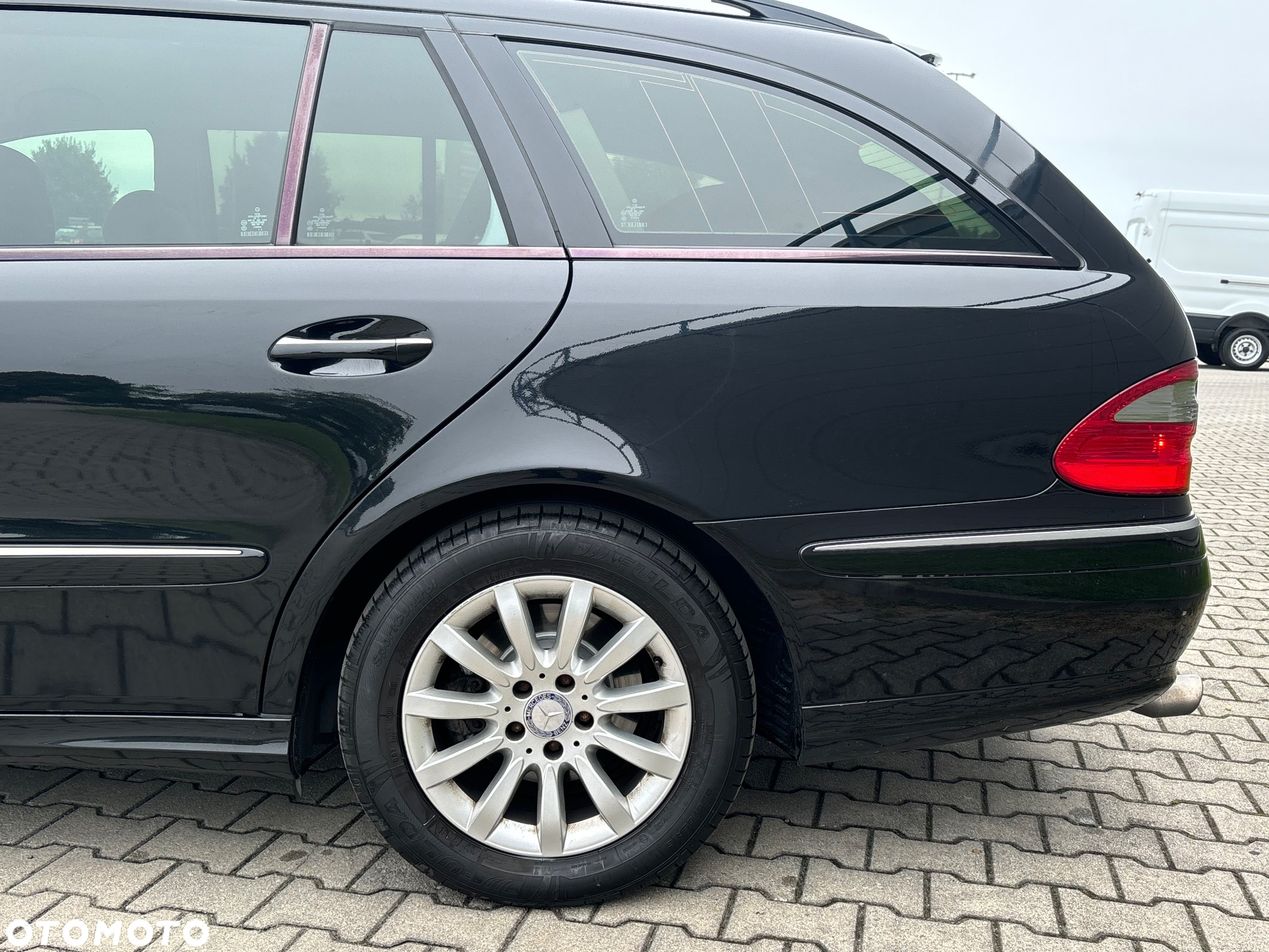 Mercedes-Benz Klasa E 200 T Kompressor Elegance - 13