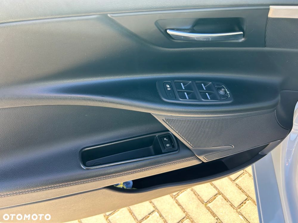 Jaguar XE 2.0 D Portfolio - 26