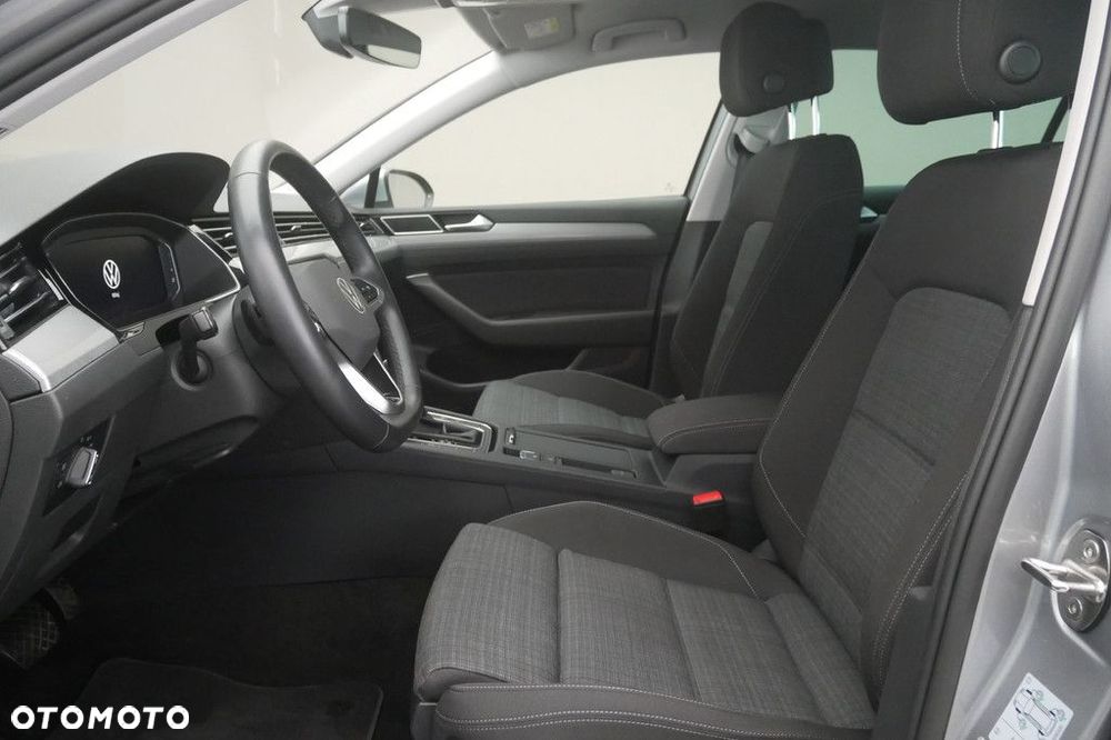 Volkswagen Passat - 12