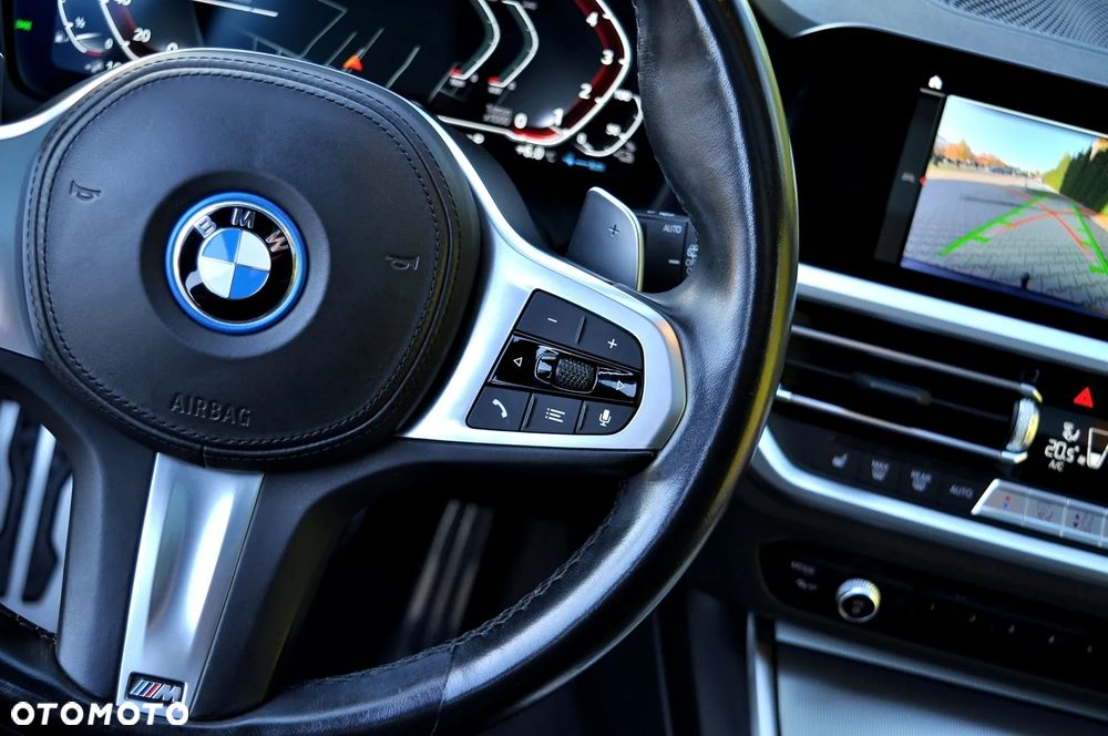 BMW Seria 3 330e xDrive M Sport - 35