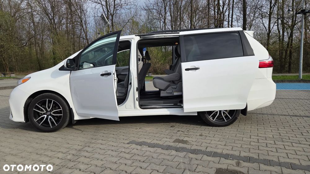Toyota Sienna - 17