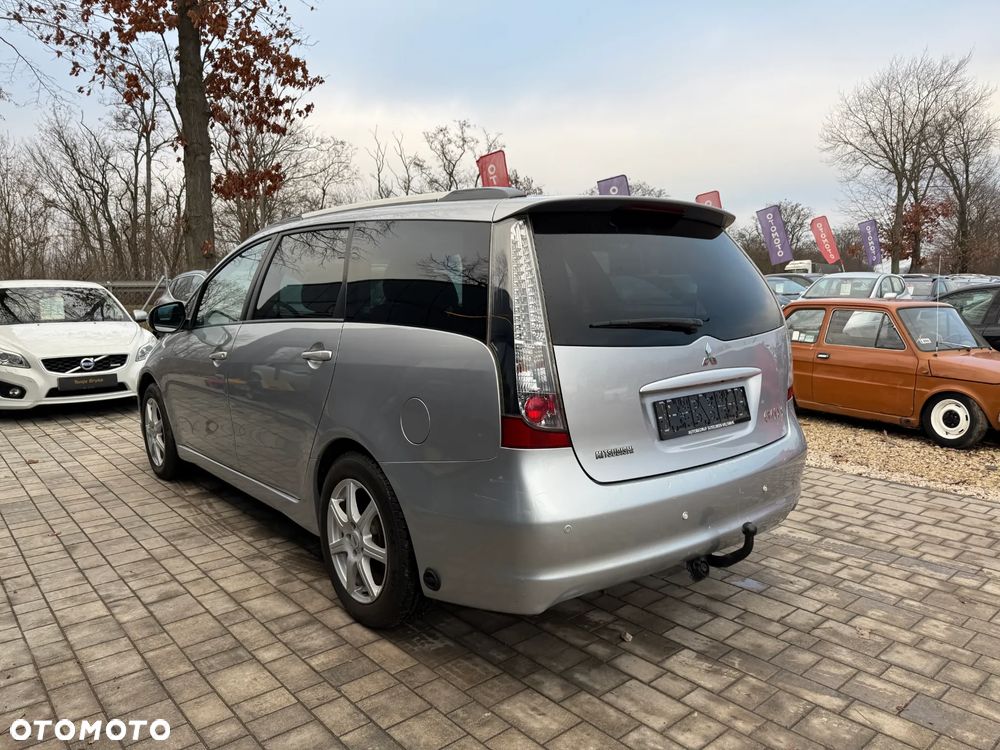 Mitsubishi Grandis 2.4 Inform - 14