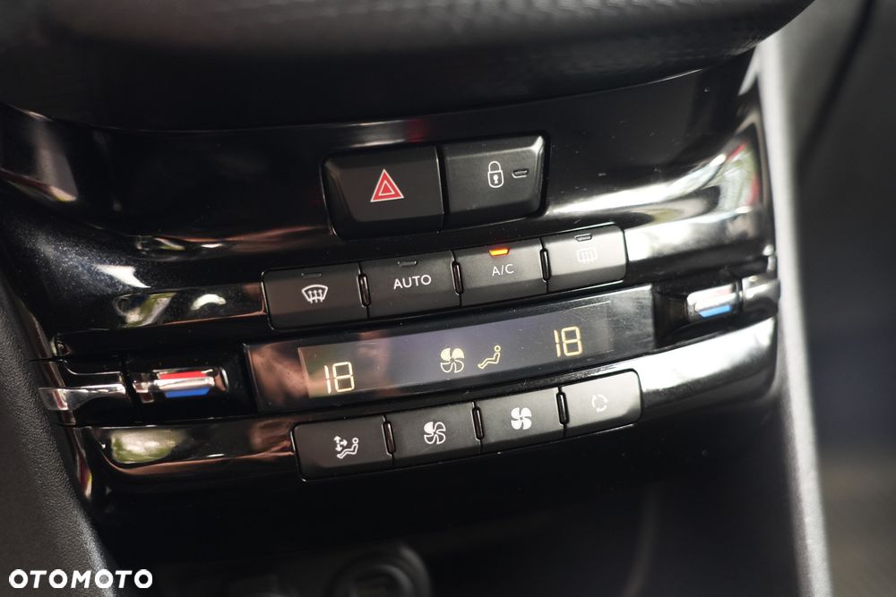 Peugeot 2008 1.2 Pure Tech Active S&S - 11