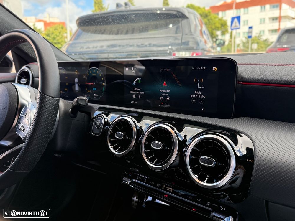 Mercedes-Benz CLA 250 e 8G-DCT AMG Line - 13