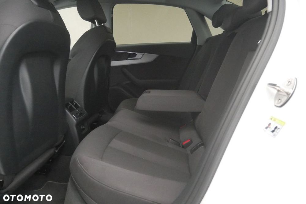 Audi A4 Limousine - 15