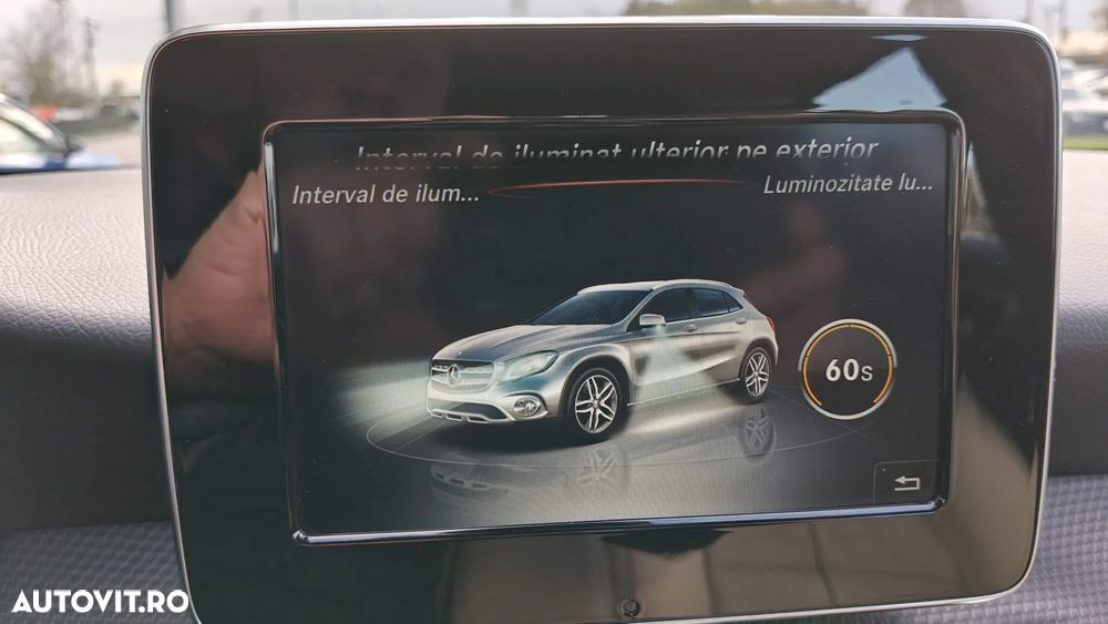 Mercedes-Benz GLA 180 7G-DCT Urban - 26