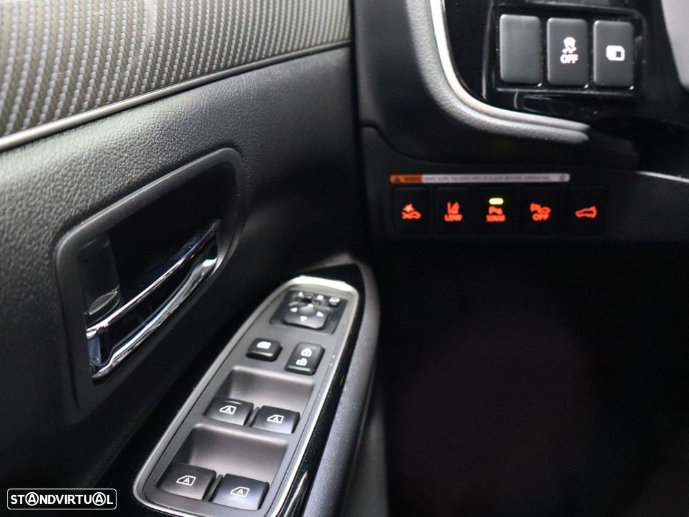 Mitsubishi Outlander 2.4 Instyle - 19