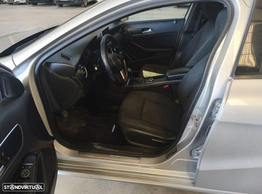 Mercedes-Benz A 180 - 4