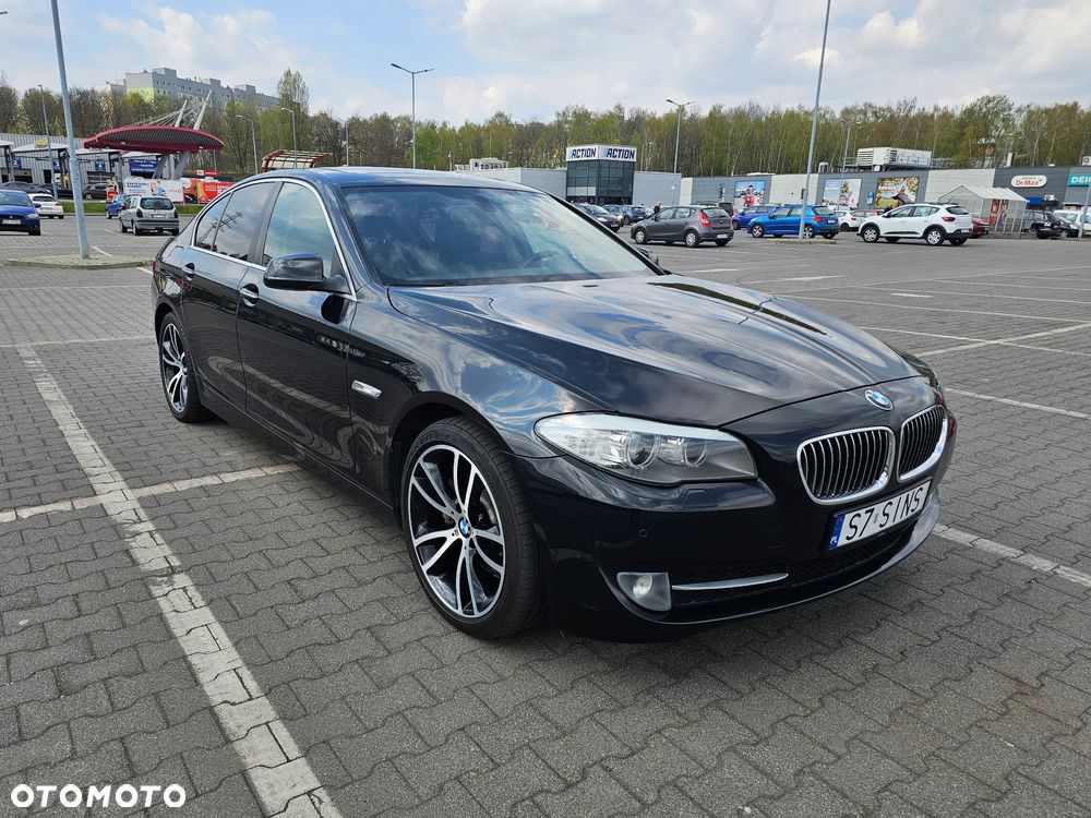 BMW Seria 5 520d xDrive - 11