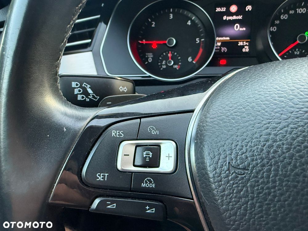 Volkswagen Passat - 11