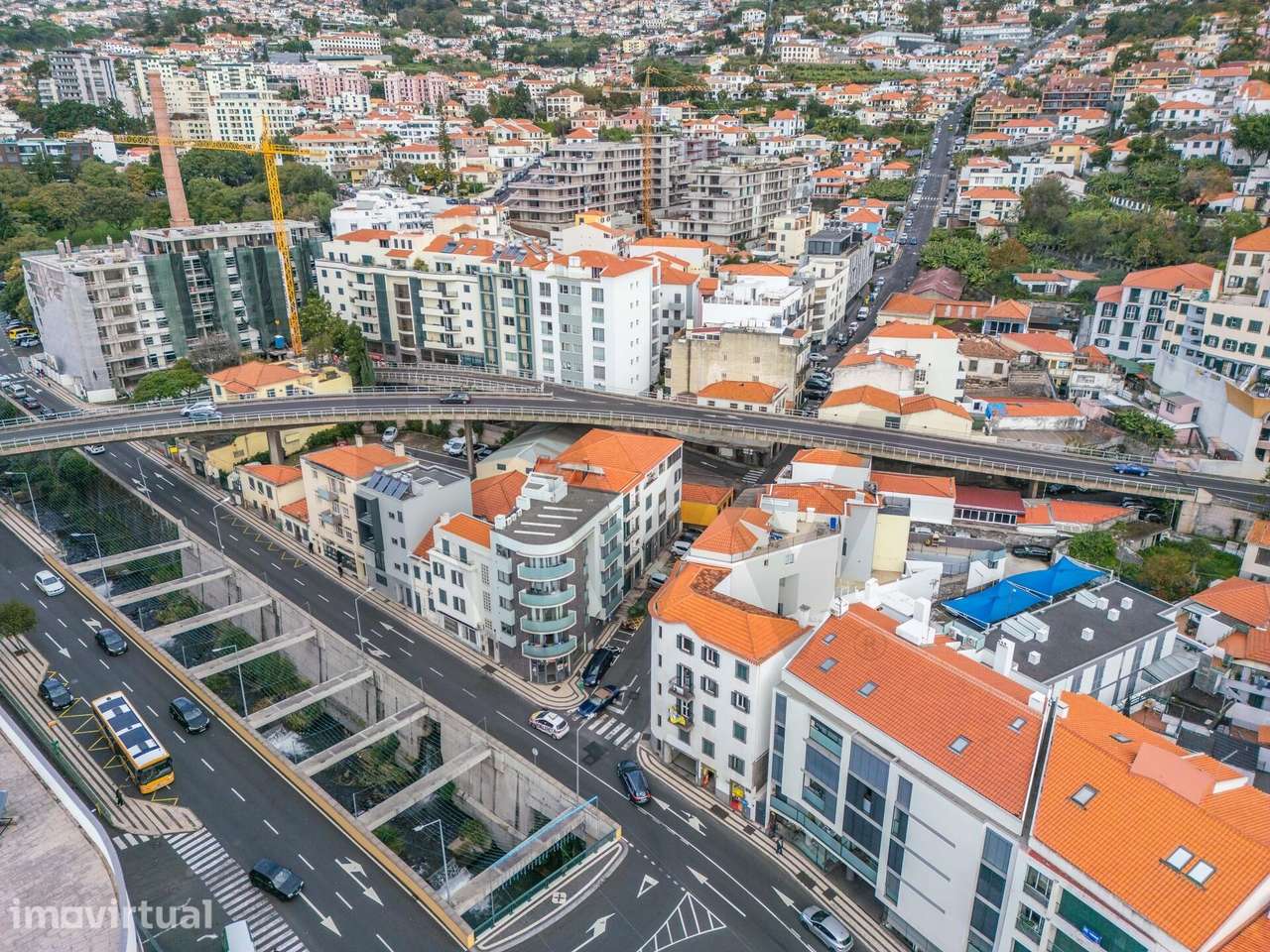 Prédio localizado no Centro Histórico do Funchal - Grande imagem: 2/27