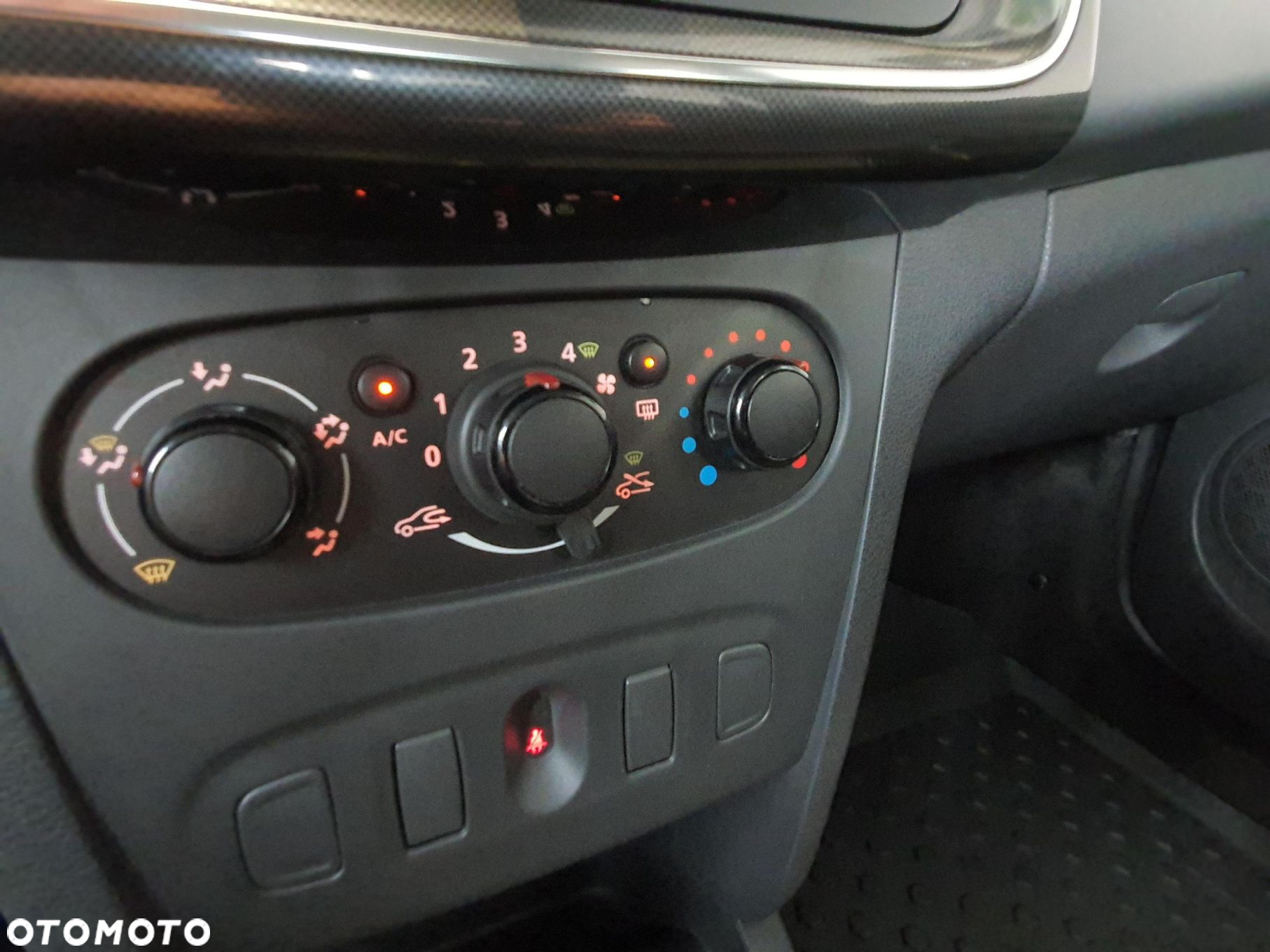 Dacia Logan 1.0 SCe Open - 12