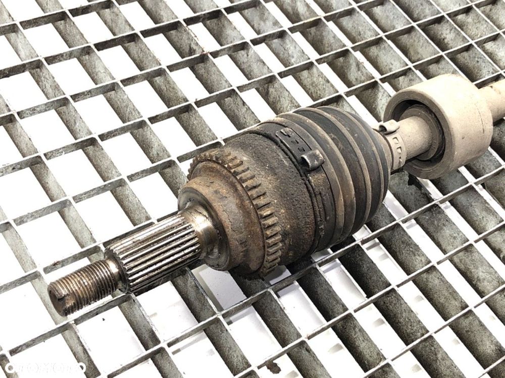 PÓŁOŚ PRAWY PRZÓD  SUZUKI SWIFT III (MZ, EZ) 2005 - 2022 1.3 (RS 413) 68 kW [92 KM] benzyna 2005 - 2