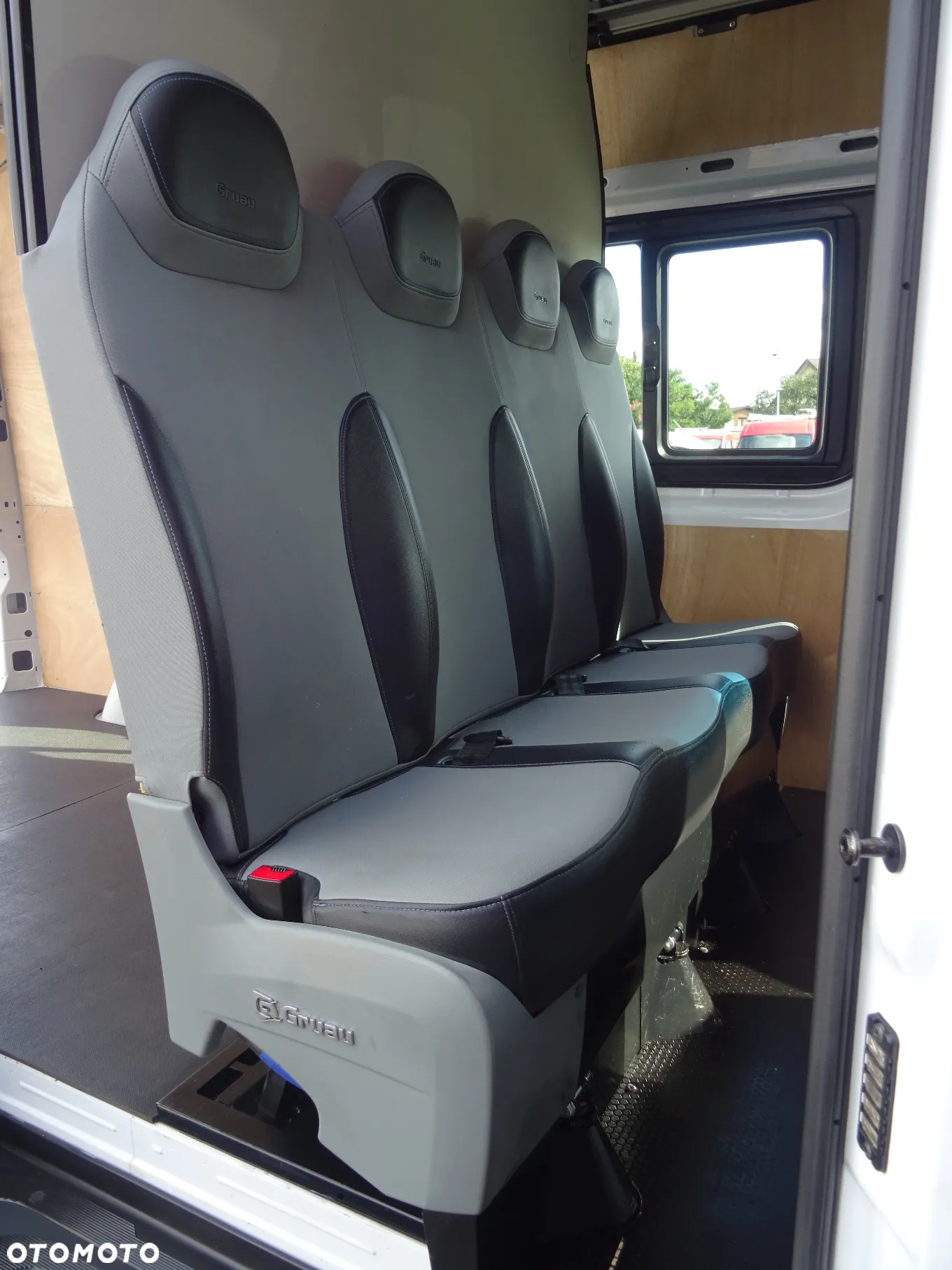Mercedes-Benz Sprinter - 14