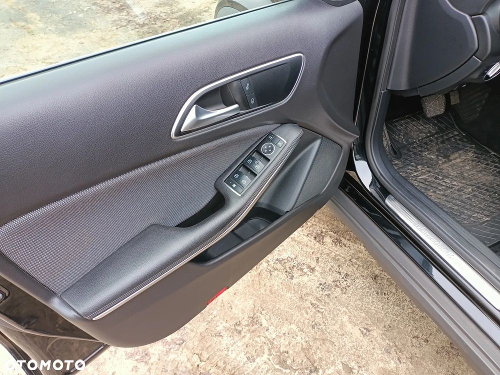 Mercedes-Benz GLA 180 (CDI) d 7G-DCT Urban - 17