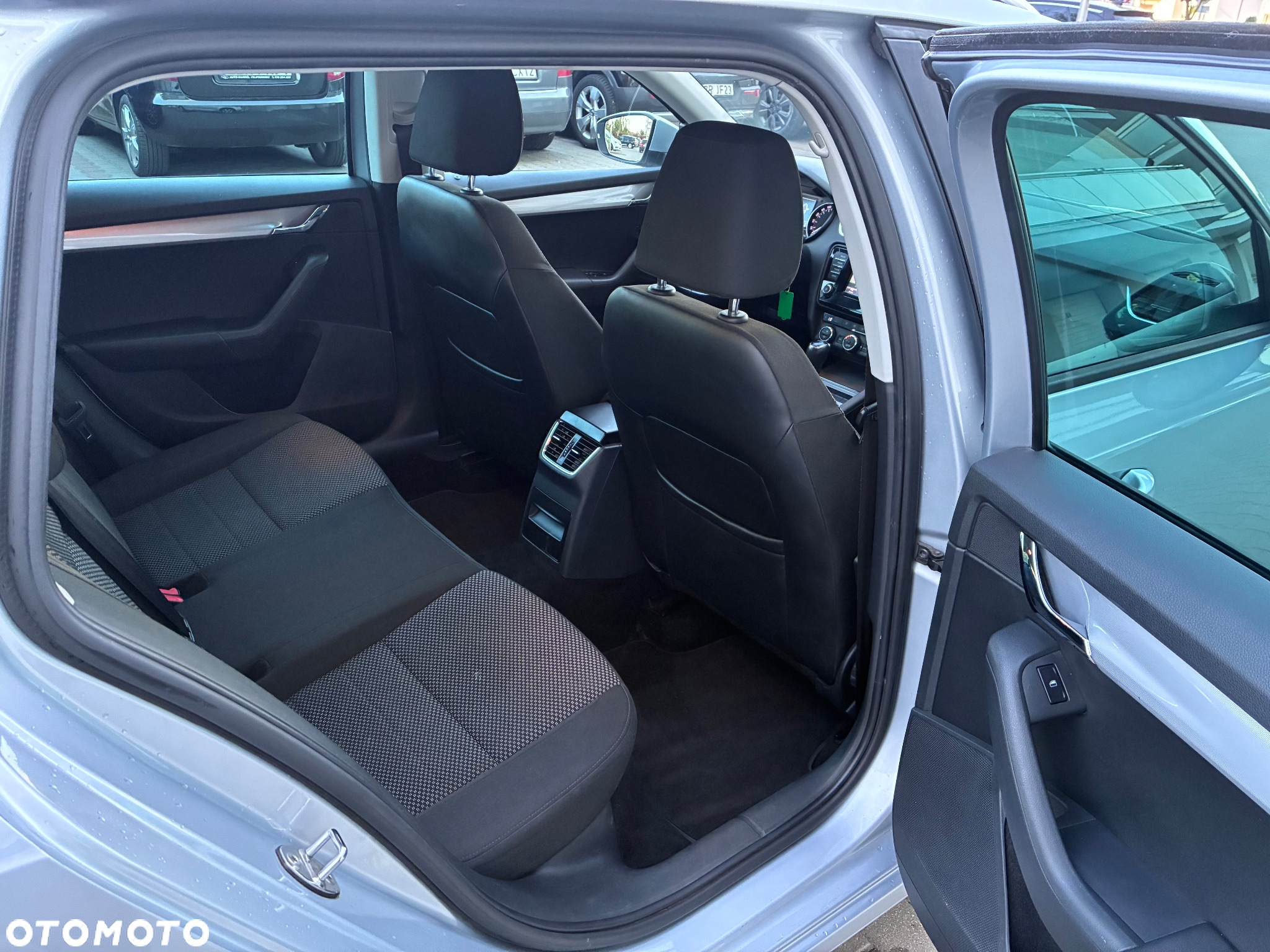 Skoda Octavia 1.6 TDI Ambiente DSG - 11