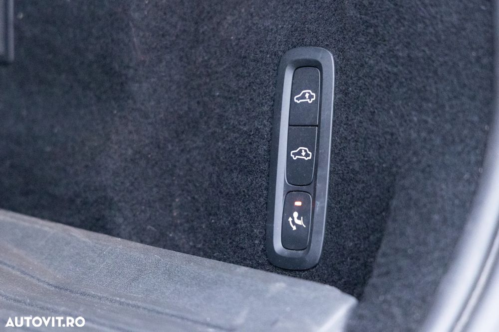 Volvo XC 60 Recharge T8 Twin Engine eAWD R-Design - 23