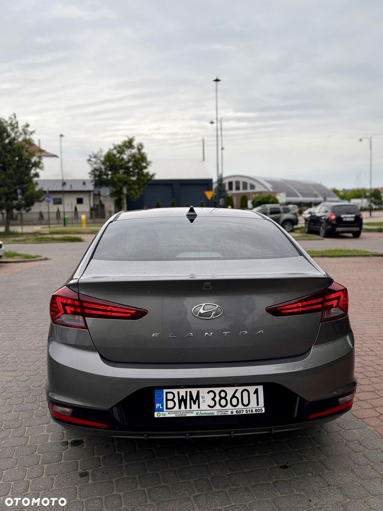 Hyundai Elantra - 9