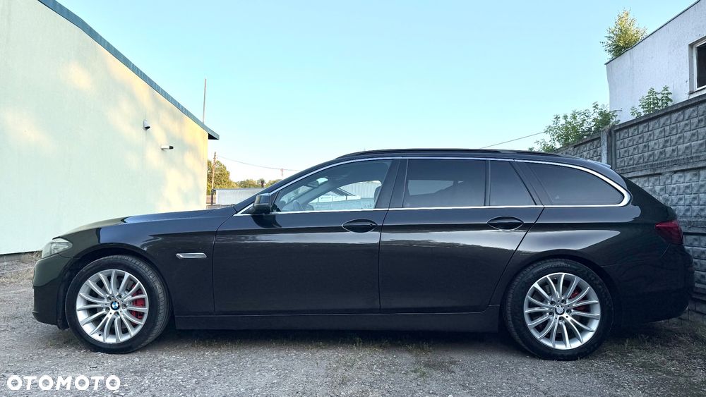 BMW Seria 5 525d - 33