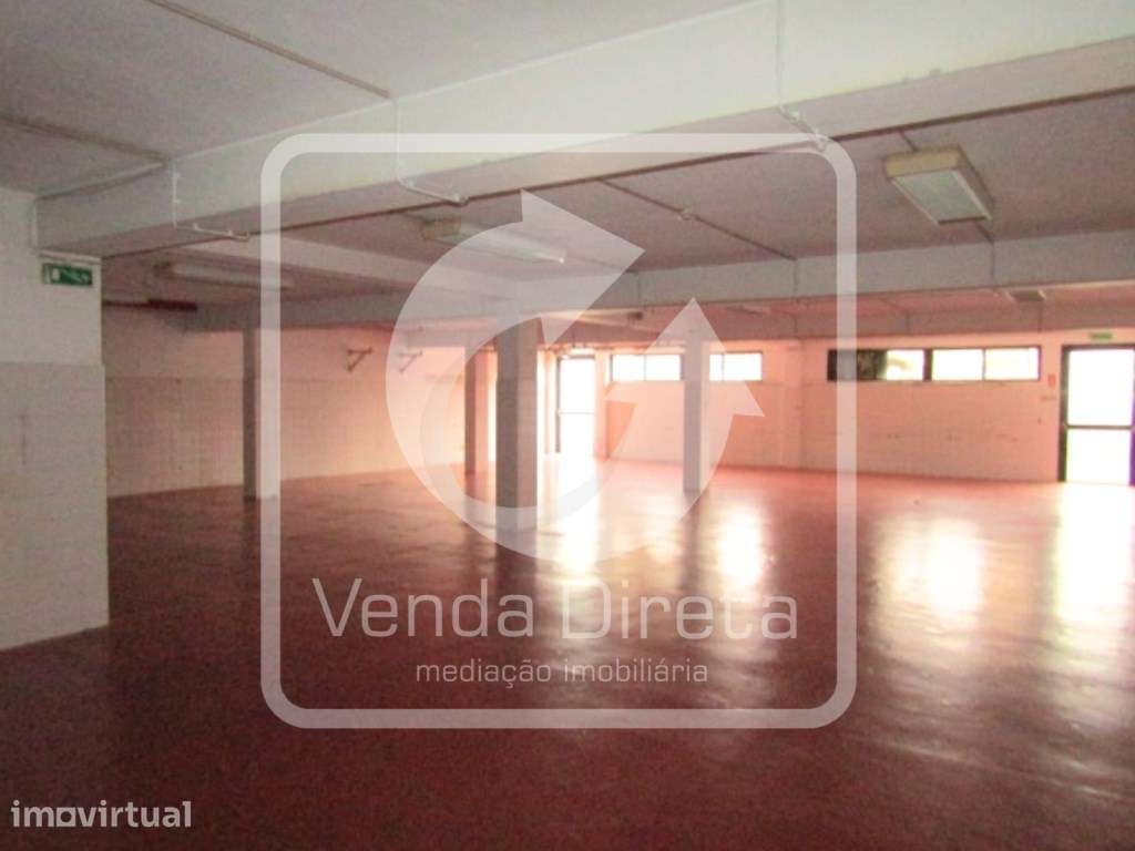 Loja com 151 m² + 179 m² de Logradouro com Grande Potencial na Rua ... - Grande imagem: 2/22