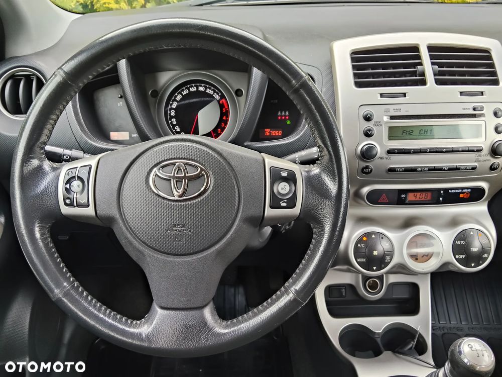 Toyota Urban Cruiser 1.4 D-4D Sol 4x4 - 8