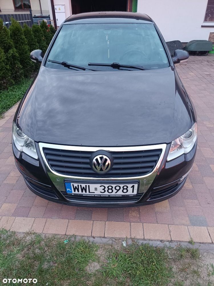 Volkswagen Passat - 1