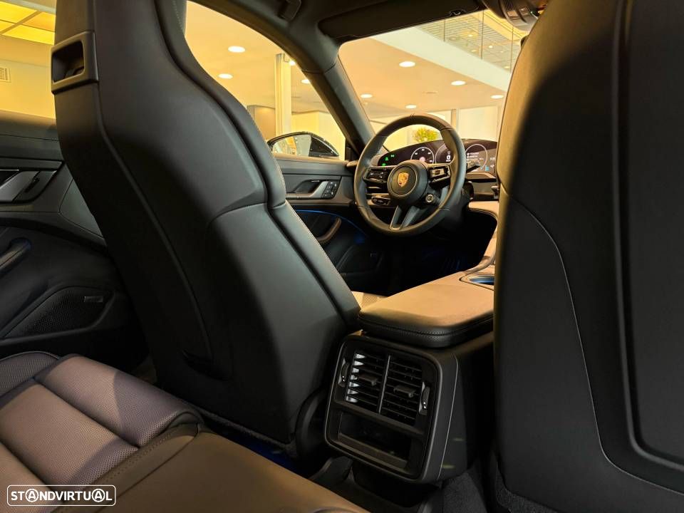 Porsche Taycan Cross Turismo 4S - 25