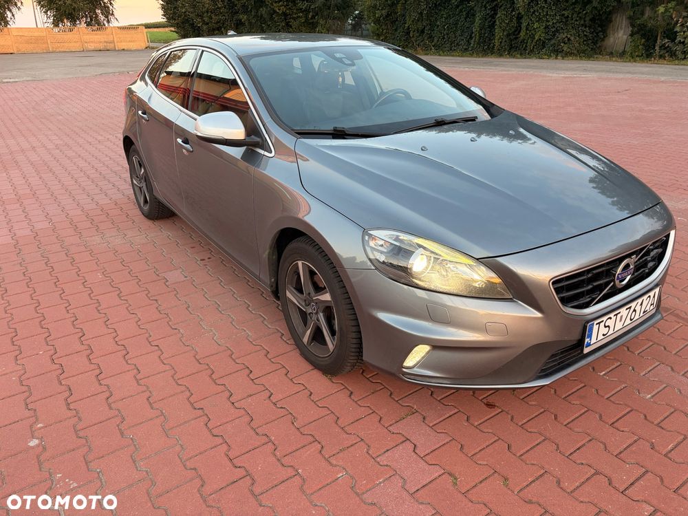 Volvo V40 D2 Drive-E R-Design Momentum - 1