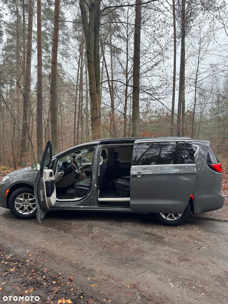 Chrysler Pacifica - 8