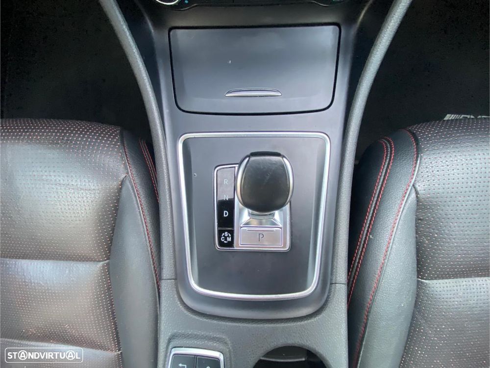 Mercedes-Benz CLA 45 AMG 4Matic 7G-DCT - 23