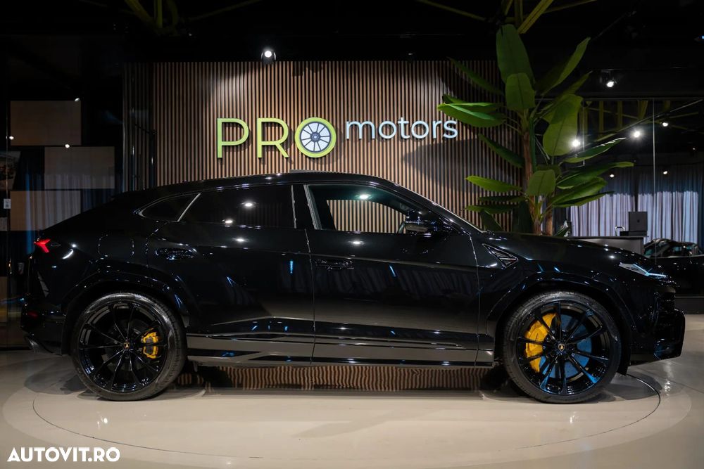 Lamborghini URUS - 12