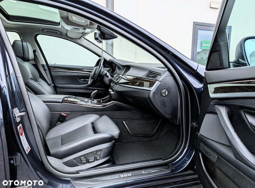 BMW Seria 5 550i - 6