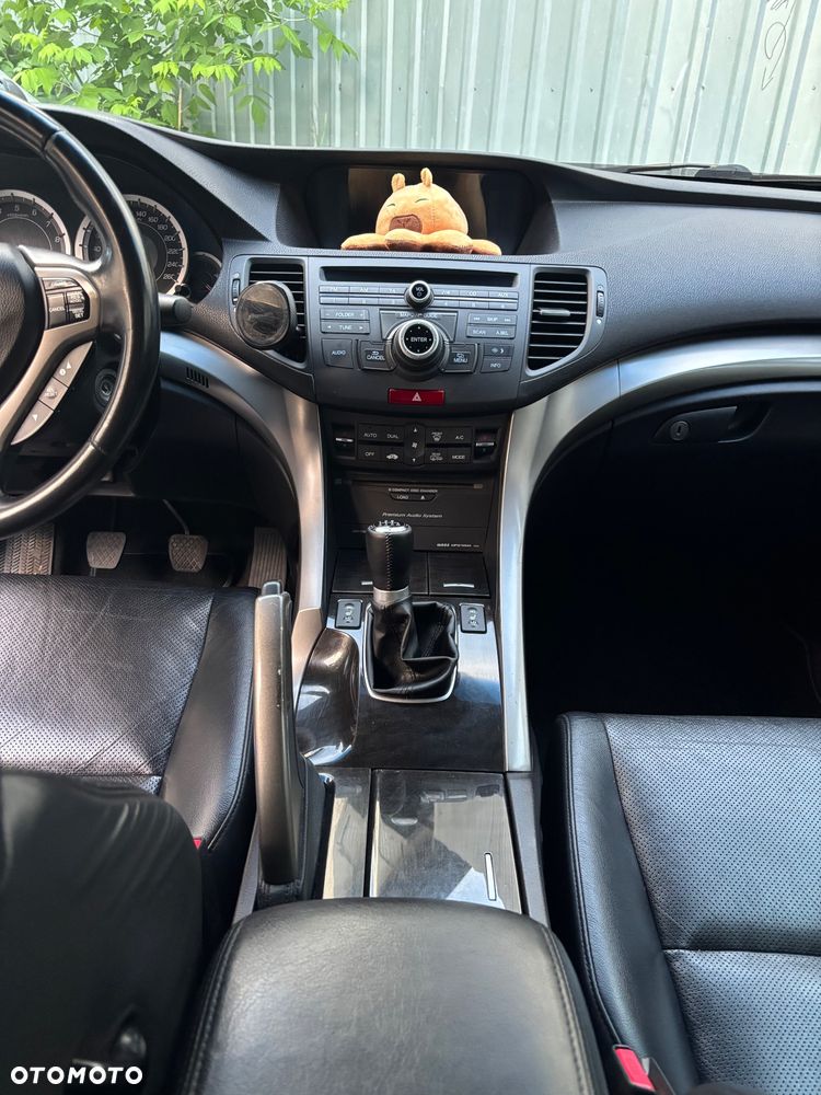 Honda Accord 2.0 Executive Nav - 24