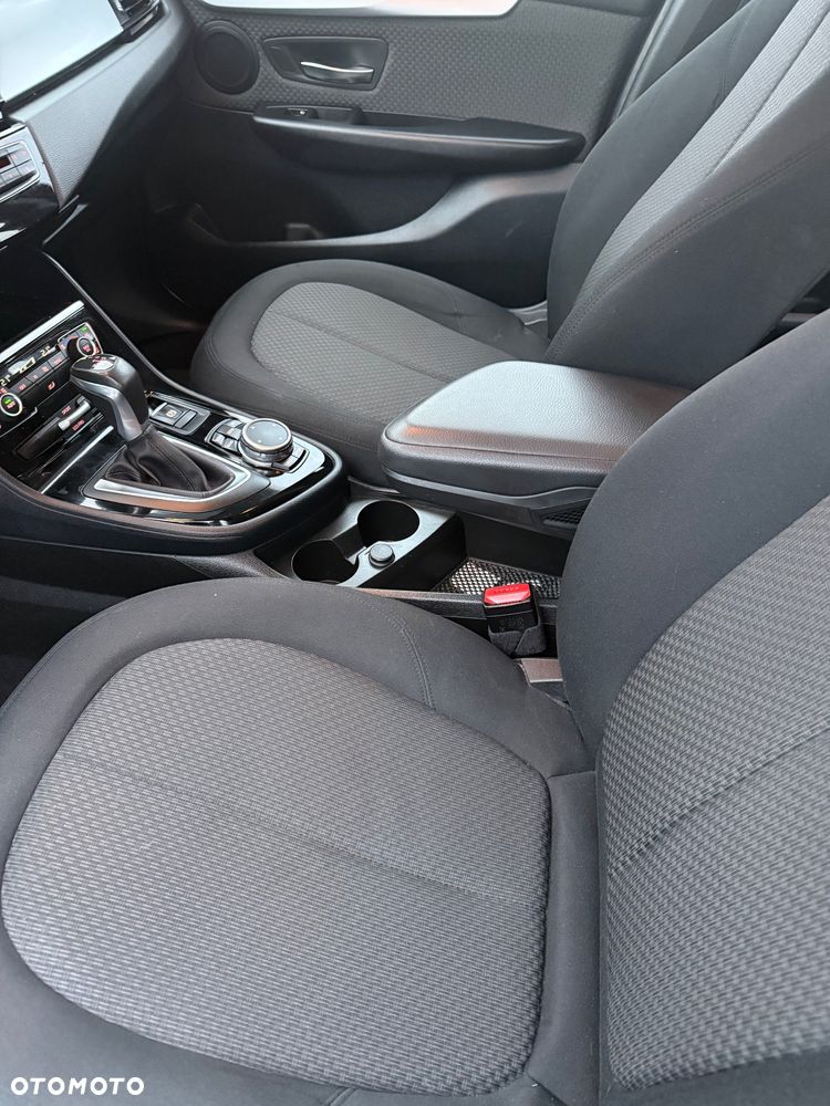 BMW Seria 2 218d - 14
