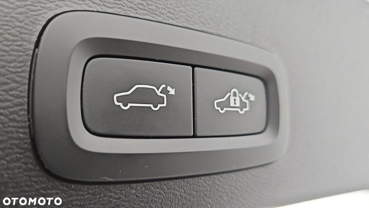 Volvo XC 40 T3 Momentum Pro - 25